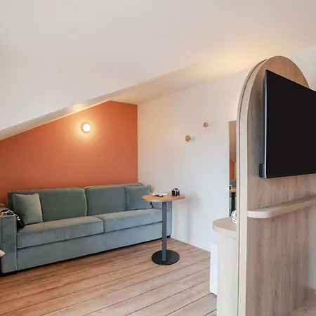 Ibis Styles Donibane Hotel