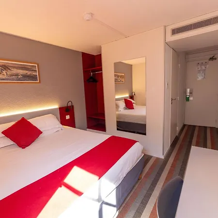 Ibis Styles Donibane Отель