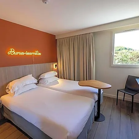 酒店 Ibis Styles Donibane 3*